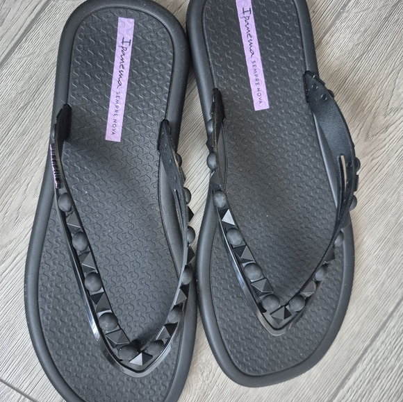 Ipanema Black Flip Flops - Picture 10 of 11